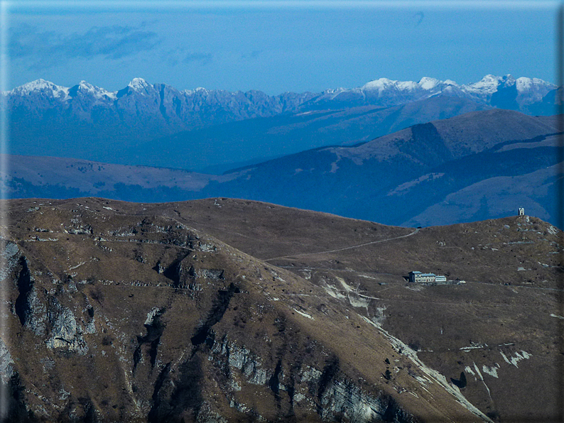 foto Salita dal Monte Tomba a Cima Grappa